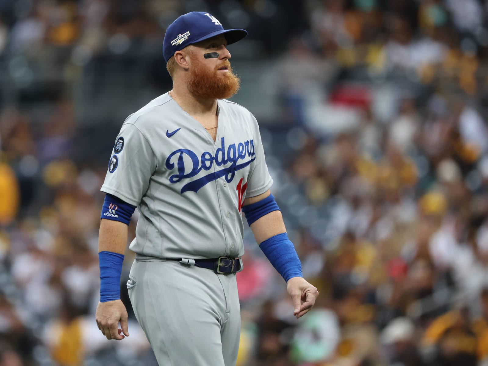 Thursday's MLB: Dodgers decline $16M club option on All-Star Justin Turner