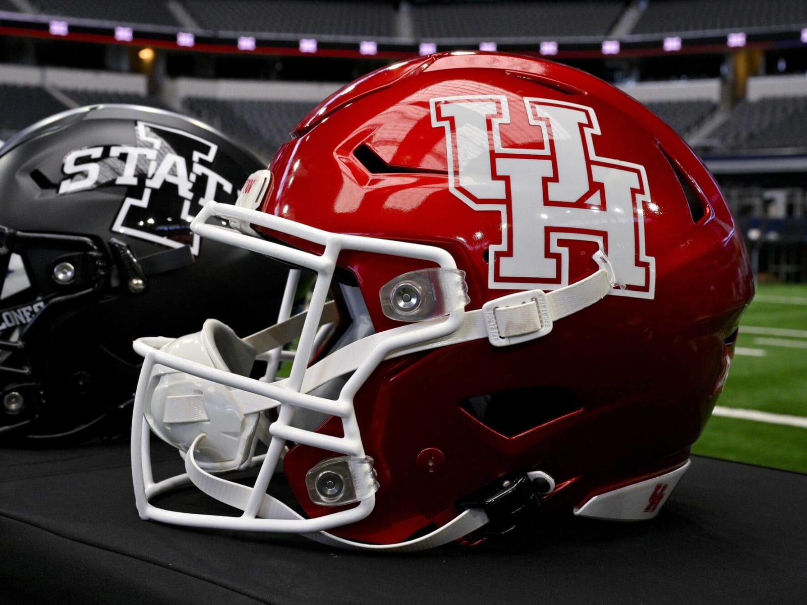 University of Houston to wear Oilers-like uniforms for Saturday's