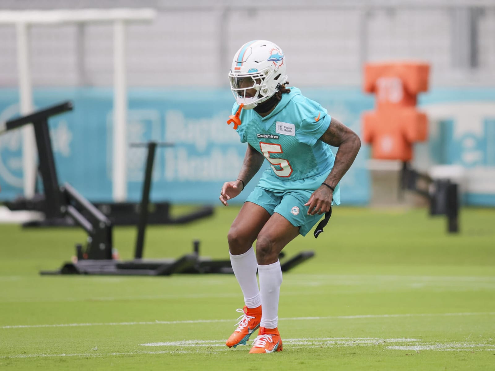 Report: Dolphins' Jalen Ramsey to Undergo Surgery on Knee Injury