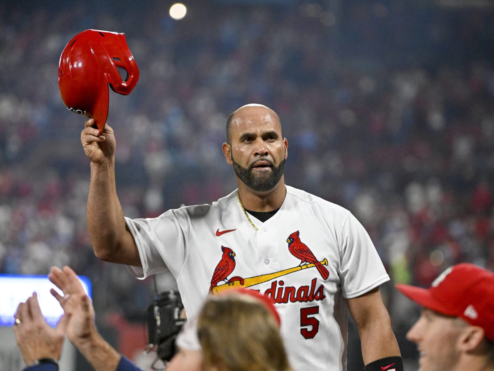 Pujols returns to Cardinals, gets standing ovation in Jupiter