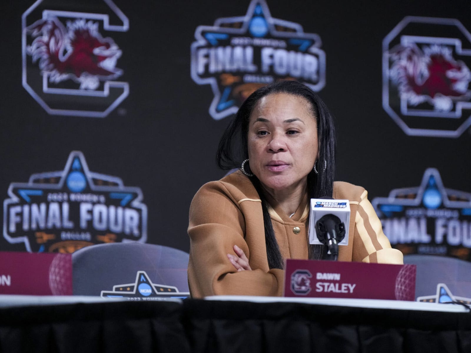 South Carolina coach Dawn Staley will be a TV analyst for the WNBA  Commissioner's Cup final