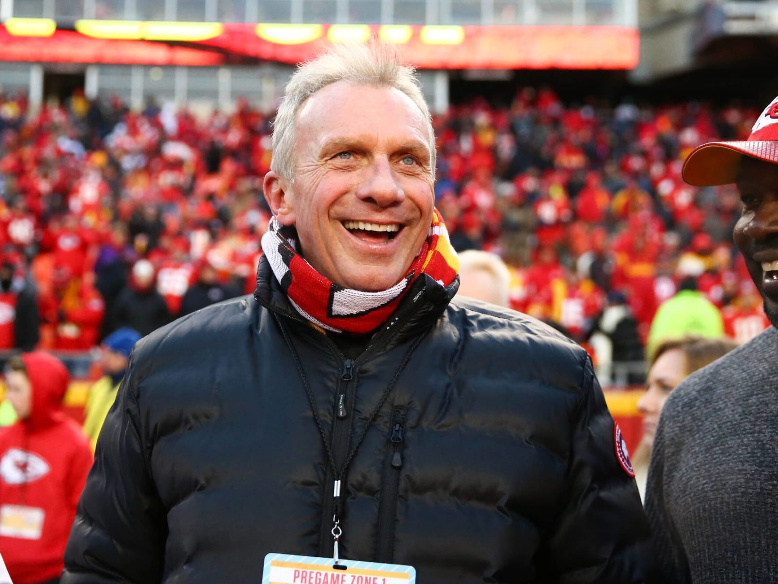 Joe Montana jersey sells for record-shattering price at auction