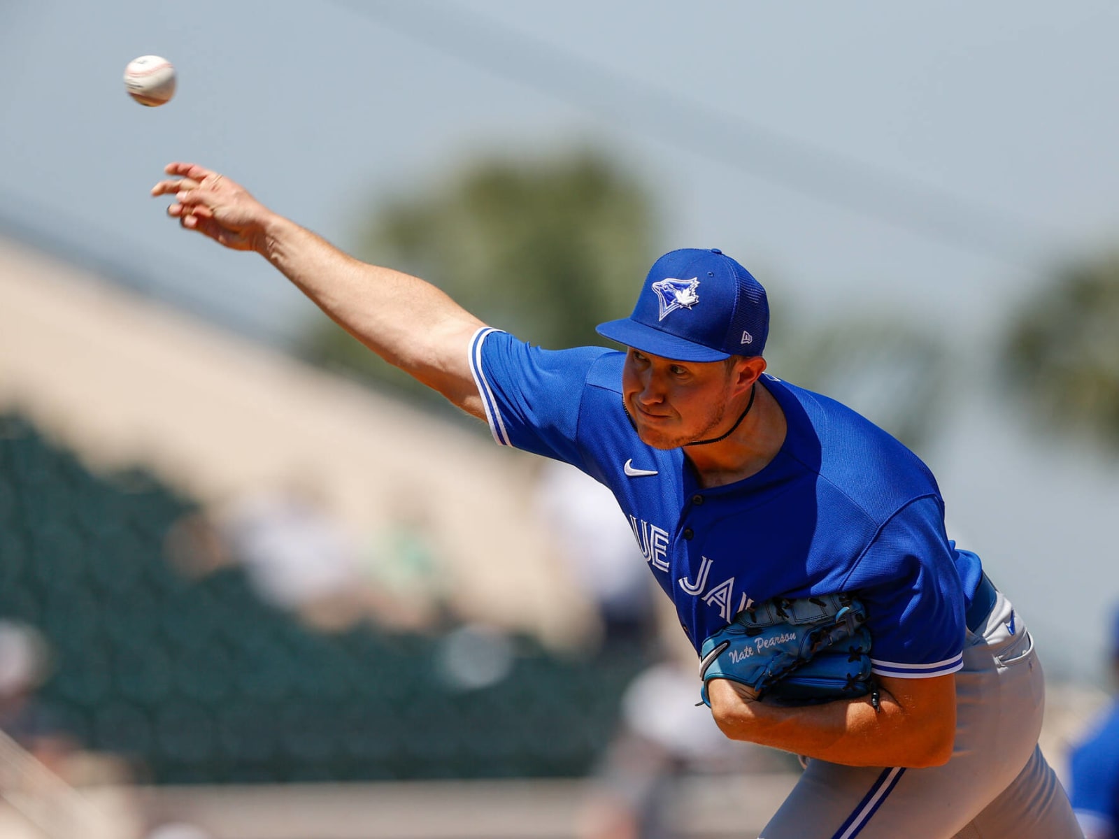 Blue Jays' Nate Pearson diagnosed with lat strain