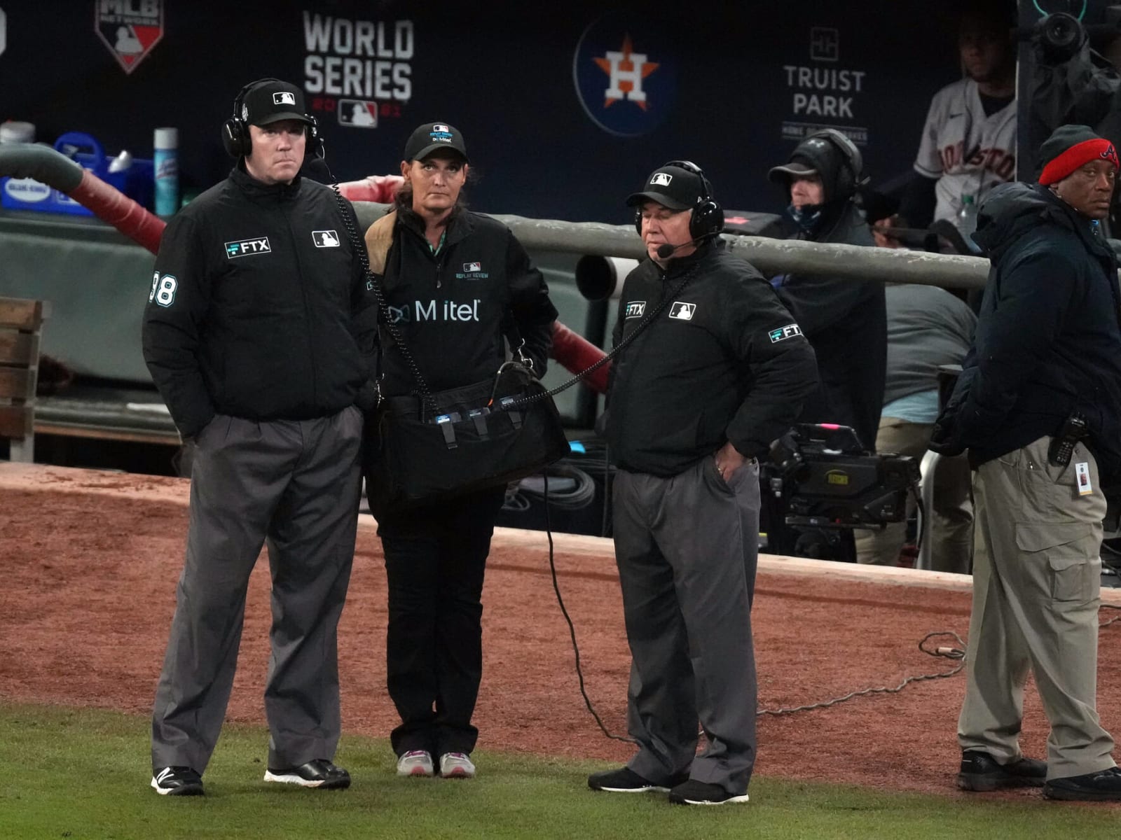 At last, MLB umpires will communicate with fans about replay reviews -  Bleed Cubbie Blue