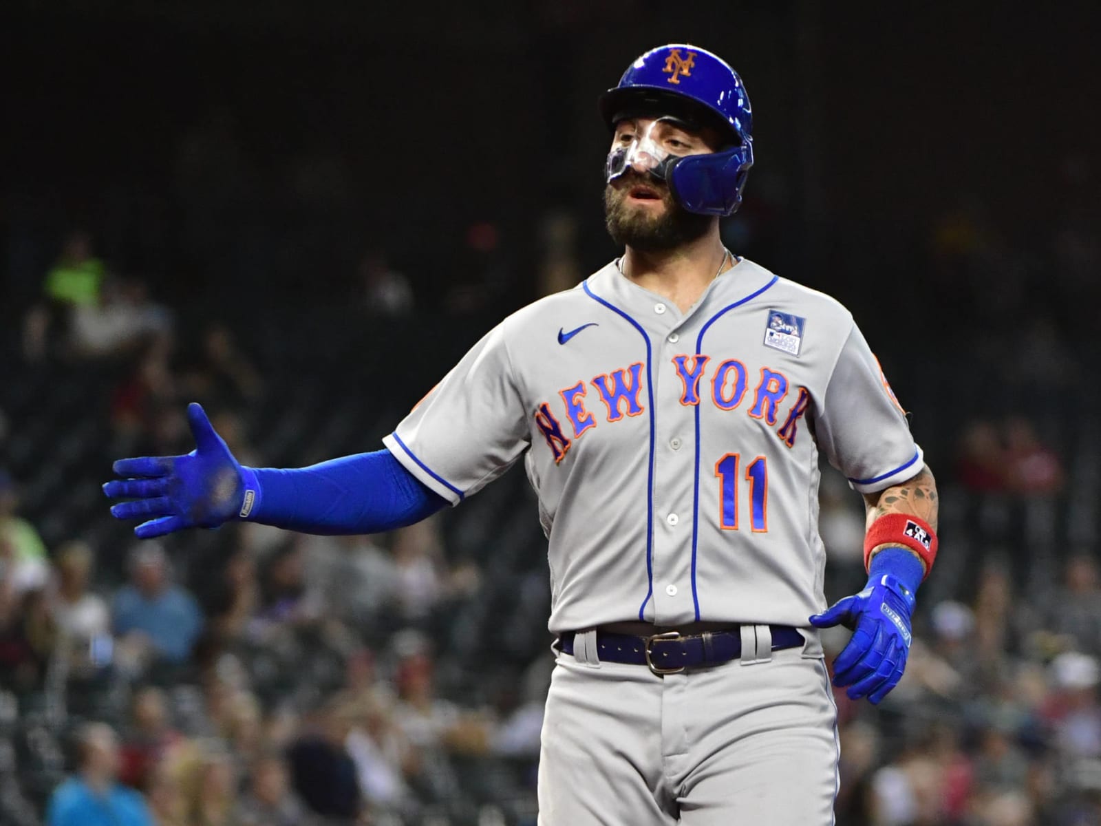 Kevin Pillar of the New York Mets wears his protective face mask