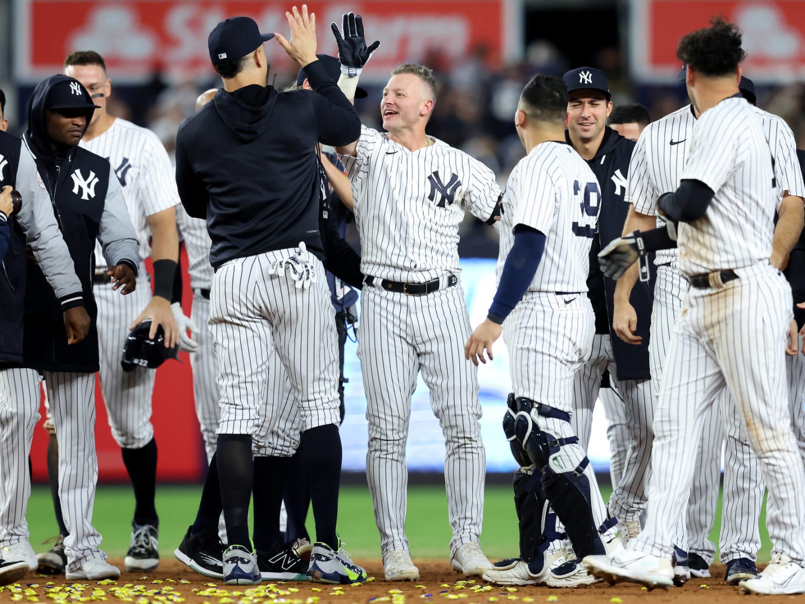 Yankees clinch 6th consecutive playoff berth