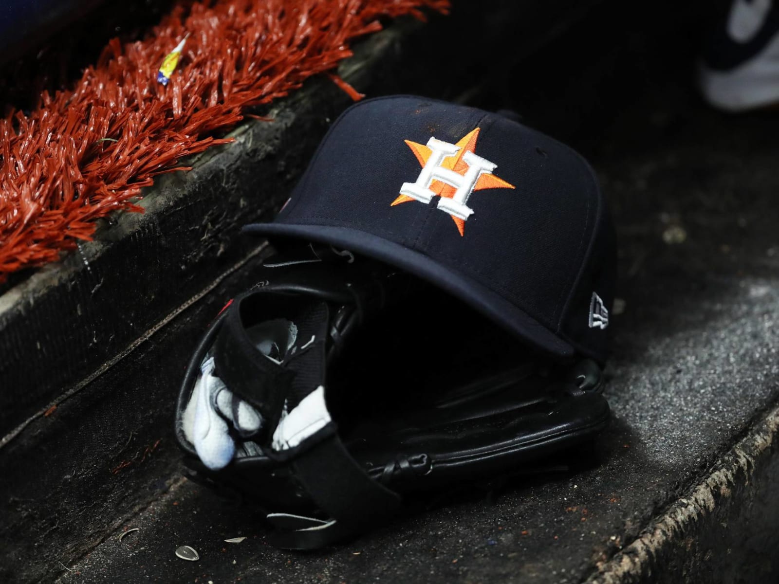 Astros complain to MLB about taunting, Yankees security bans Oscar the  Grouch costume, report says 