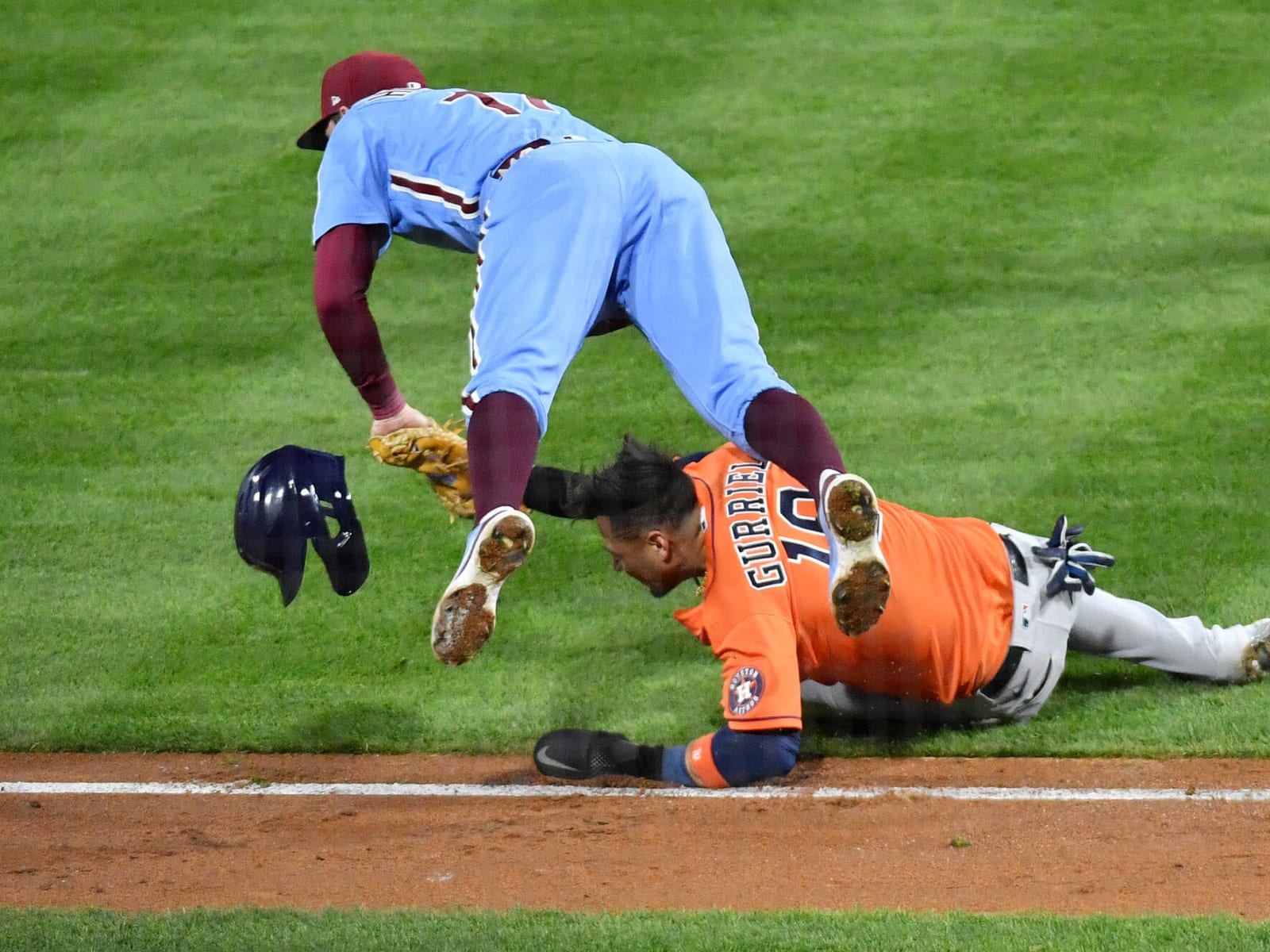 Houston Astros: Yuli Gurriel removed from World Series roster