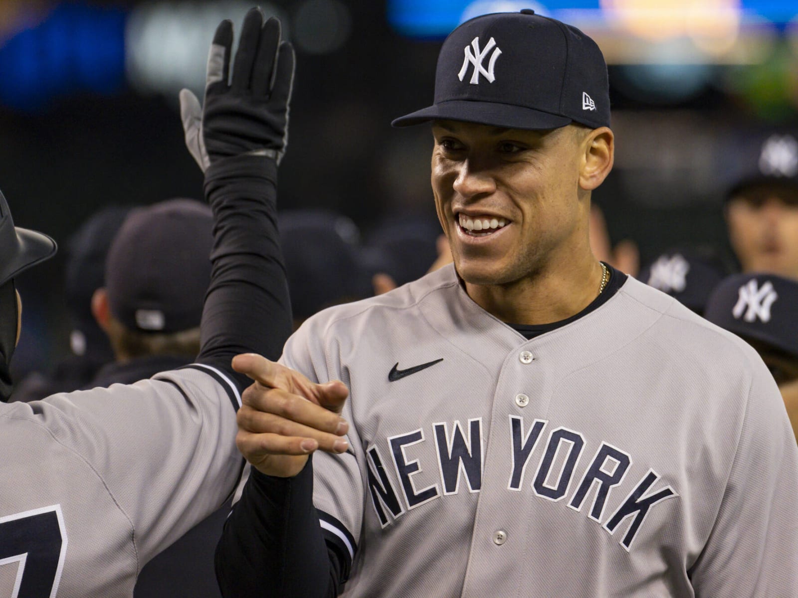 Watch Blue Jays fan's gesture after Aaron Judge home run bring young  Yankees fan to tears 