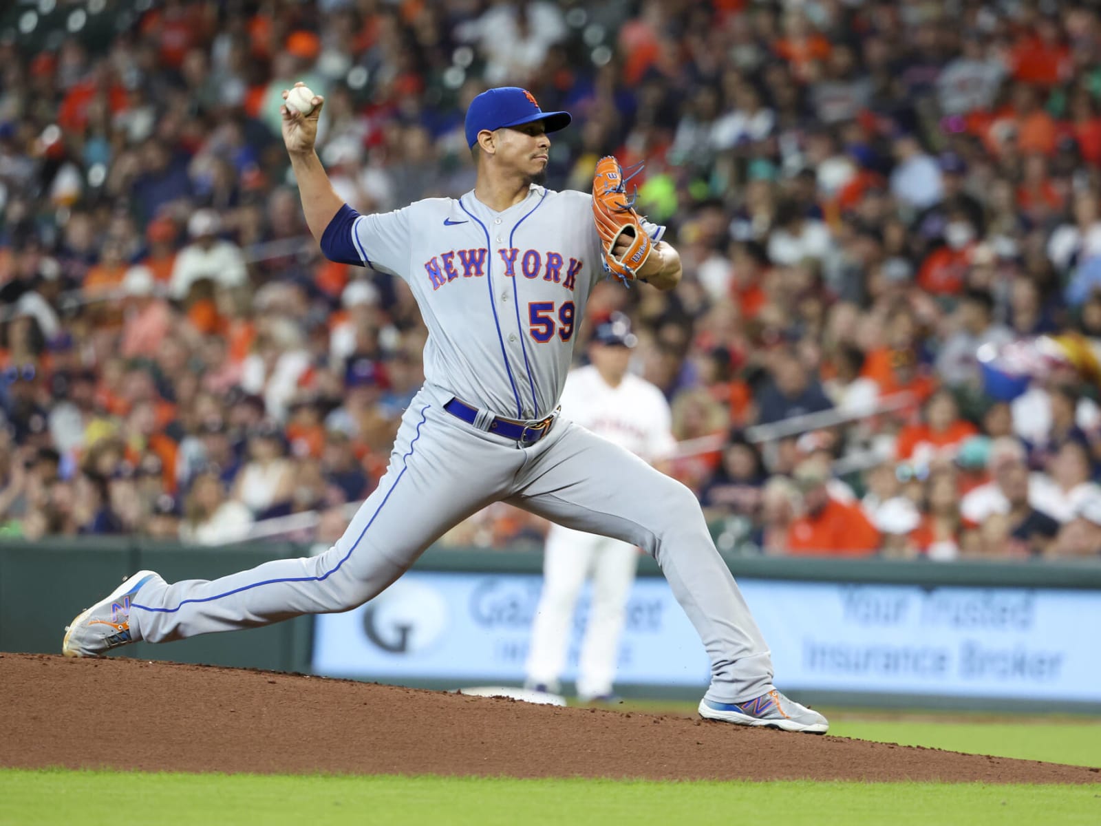 Carlos Carrasco exits with back tightness, Mets swept by Astros