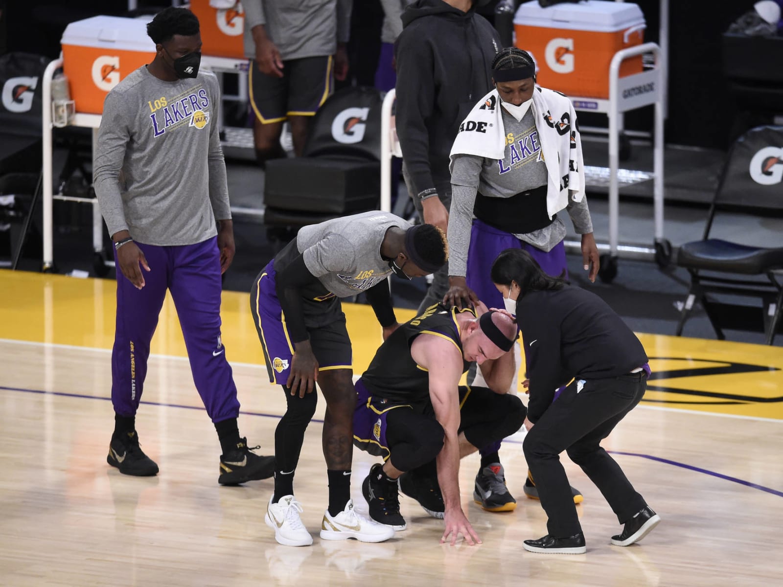 Alex Caruso to miss Lakers preseason game against Clippers with hip injury  - Silver Screen and Roll