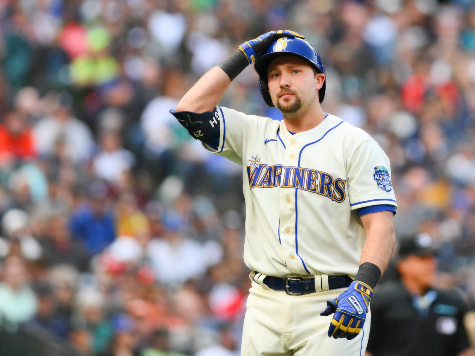 Mariners catcher achieves crazy Fenway Park first