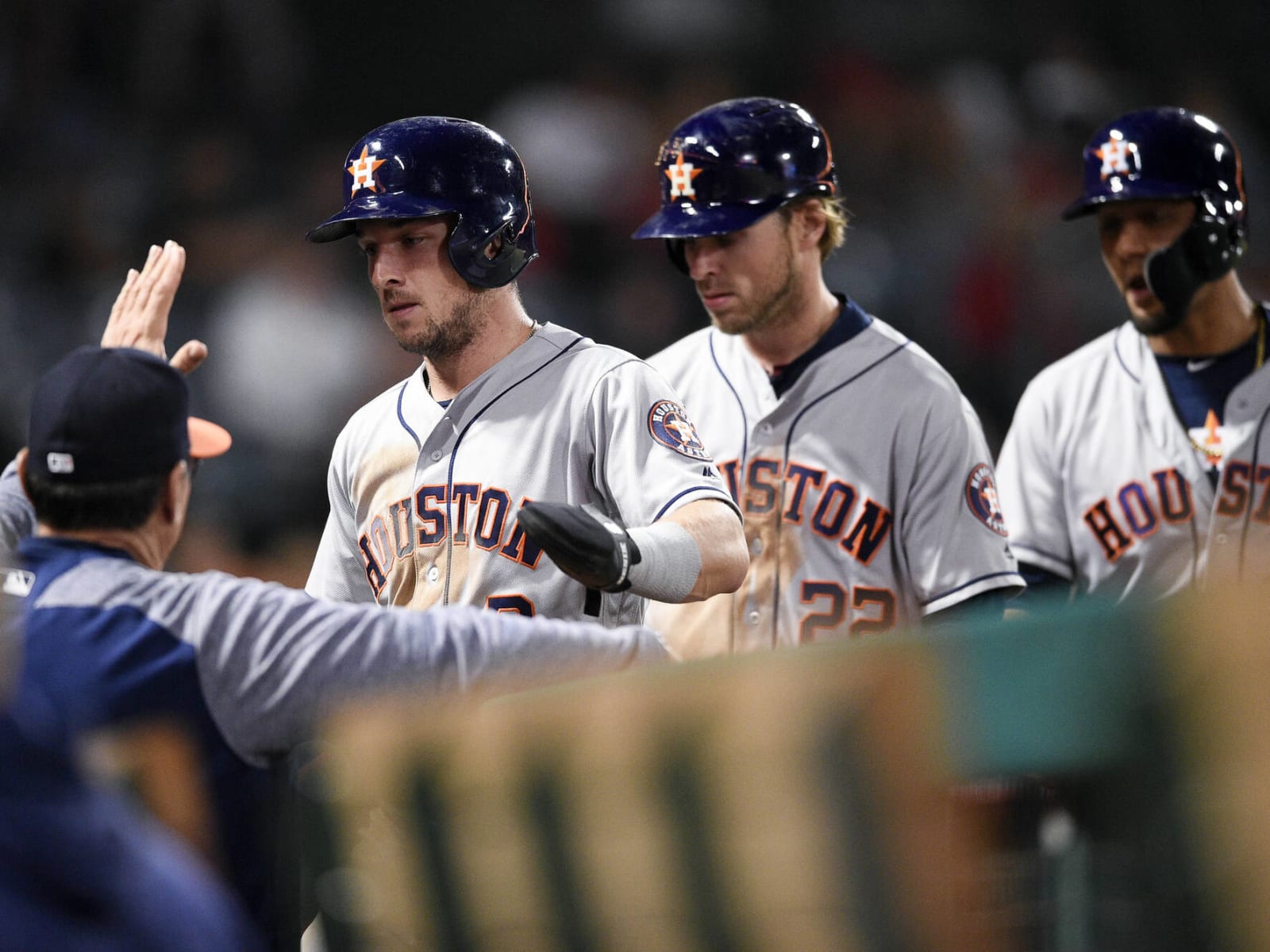 Yuli Gurriel injured in Astros win; Trey Mancini makes big play