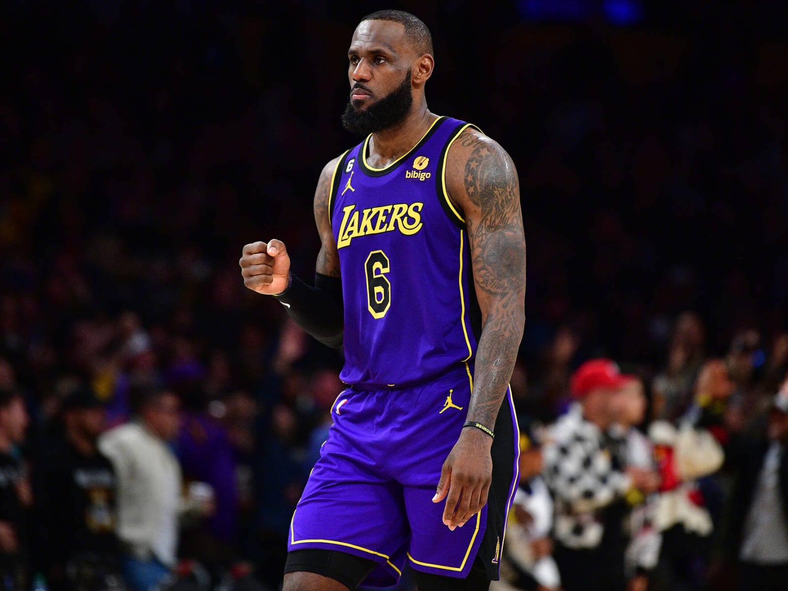 LeBron James' Jersey Sold For Staggering Rs 30 Crore as he Closes in on  Abdul-Jabbar's Points Tally - News18