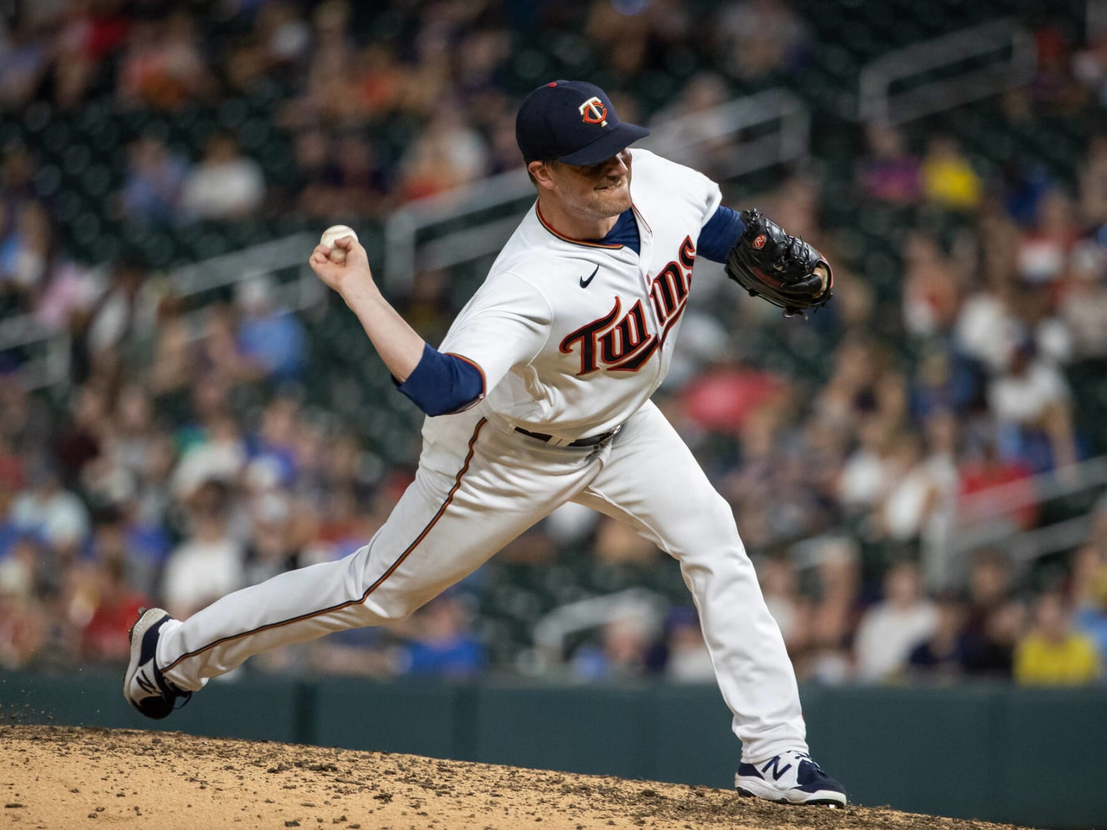 Twins release veteran reliever Joe Smith