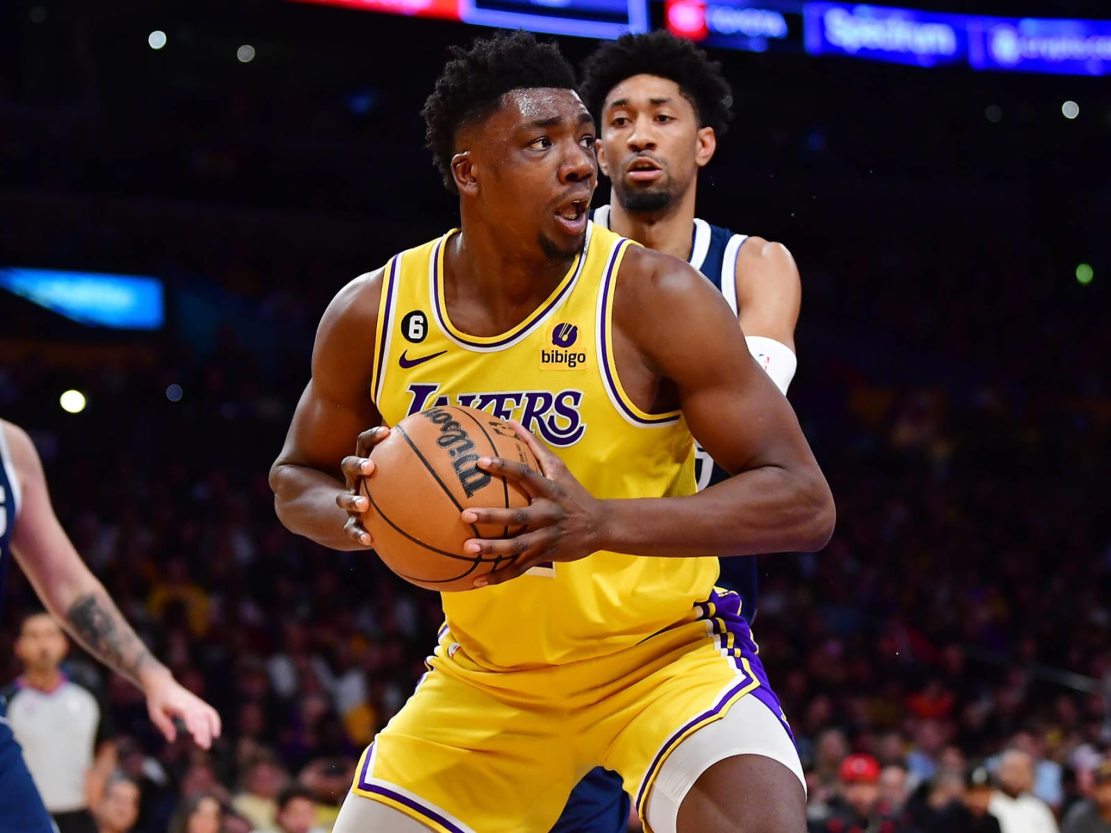 Denver Nuggets trade for Lakers' Thomas Bryant, ESPN reports