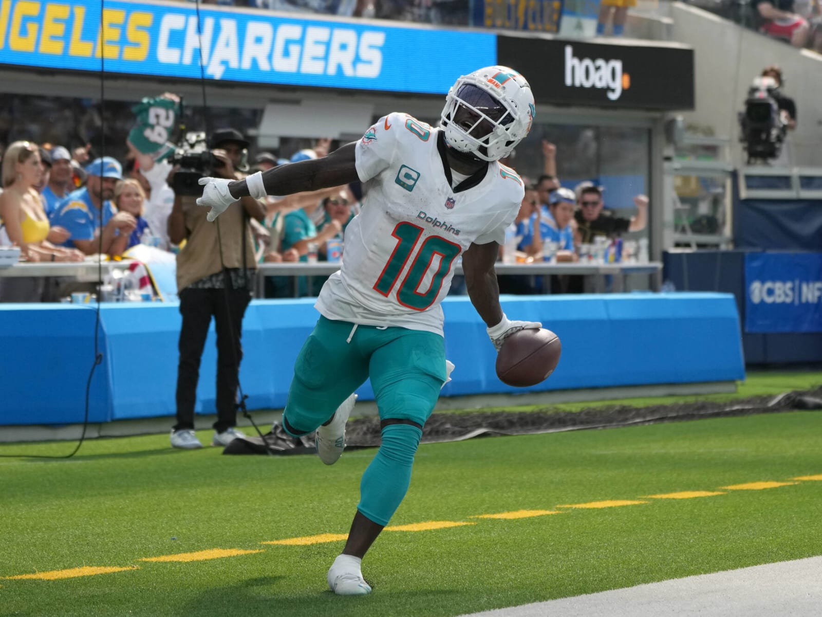 Tyreek Hill fined $7,000 after Dolphins receiver didn't wear socks