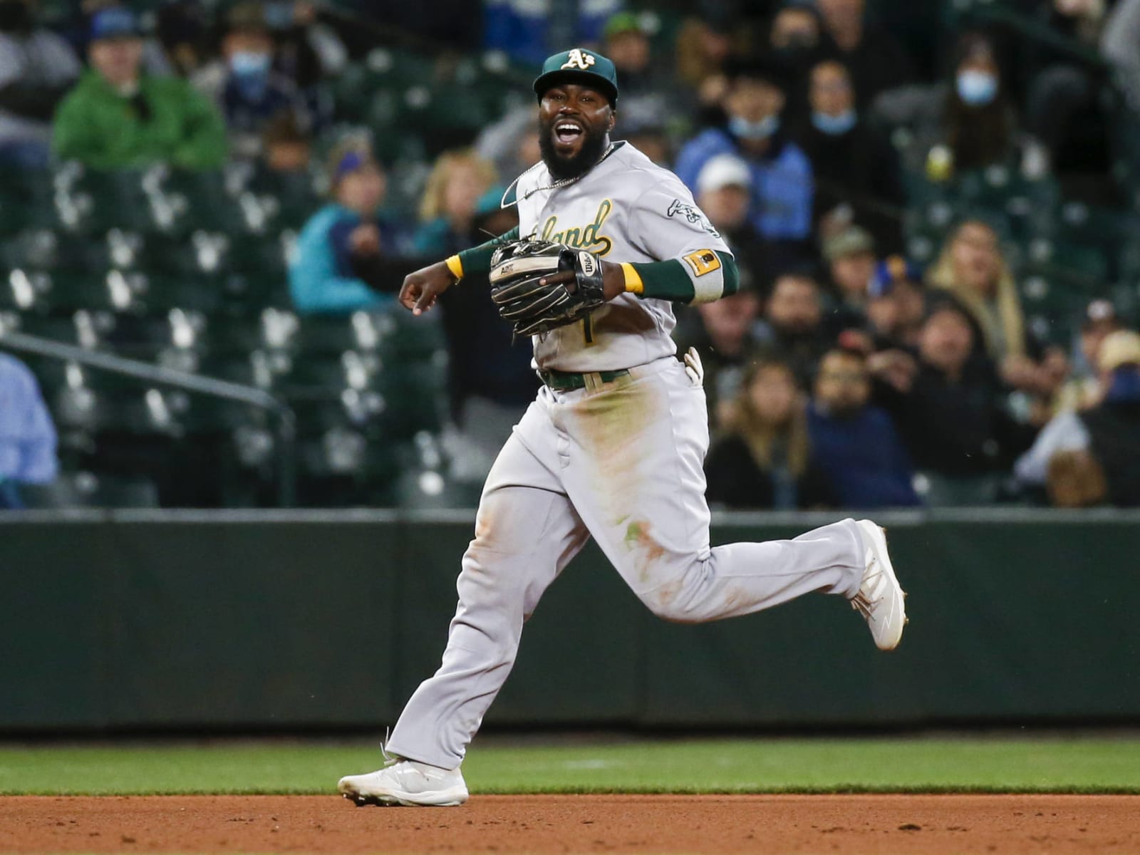 MLB rumors: Phillies add utilityman Josh Harrison; Giants sign