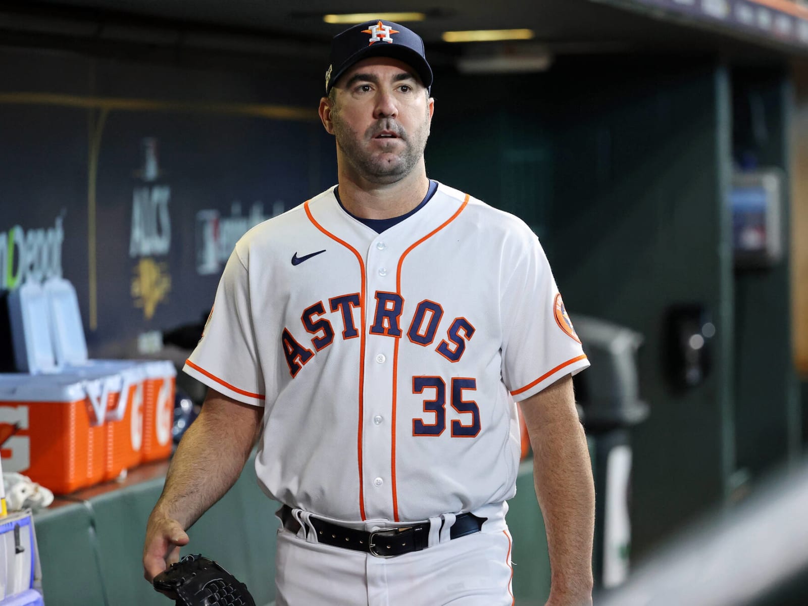 Justin Verlander Chugs From the Trophy, Jeremy Peña FaceTimes Mom