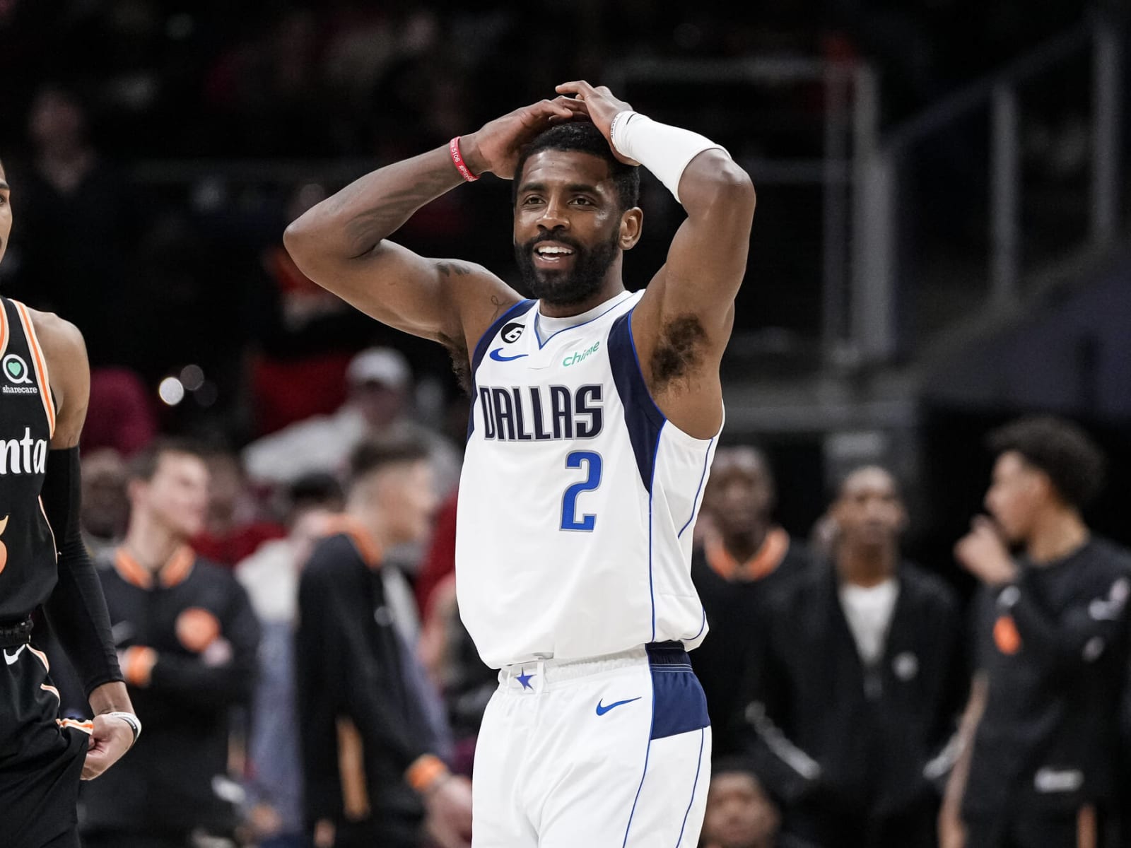 Sneaks up kyrie 2025