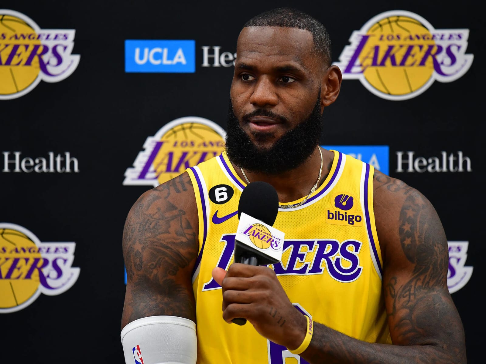 Lebron 15 deals mamba