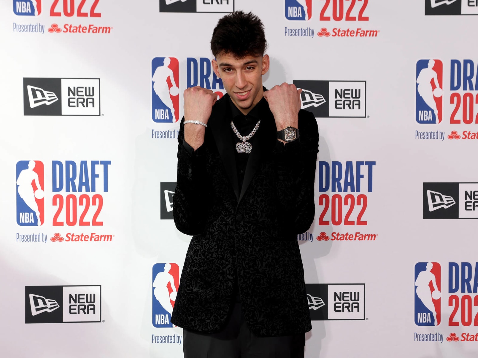 LaMelo Ball roasts Chet Holmgren over draft outfit