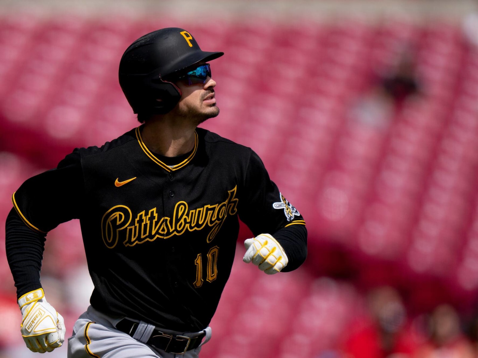 Report: Yankees interested in Pirates' Reynolds after trade request