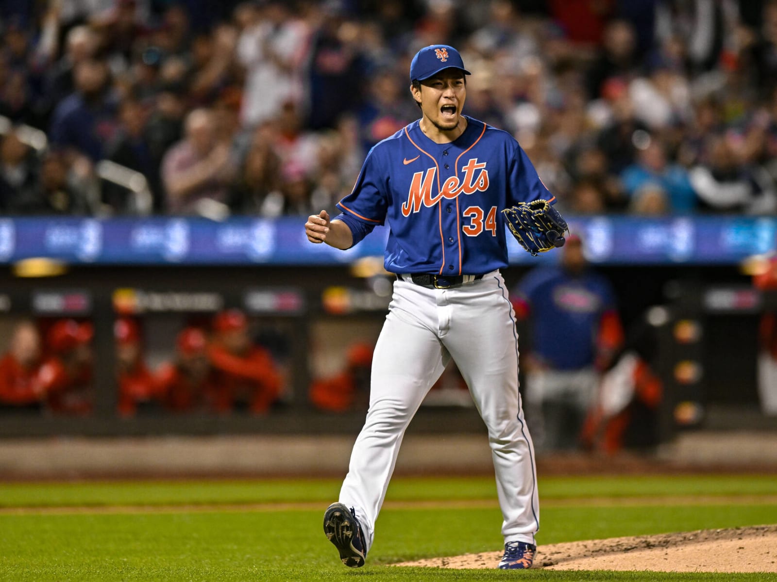 Mets sweep Phillies, who fall a season-worst 6 games below .500 