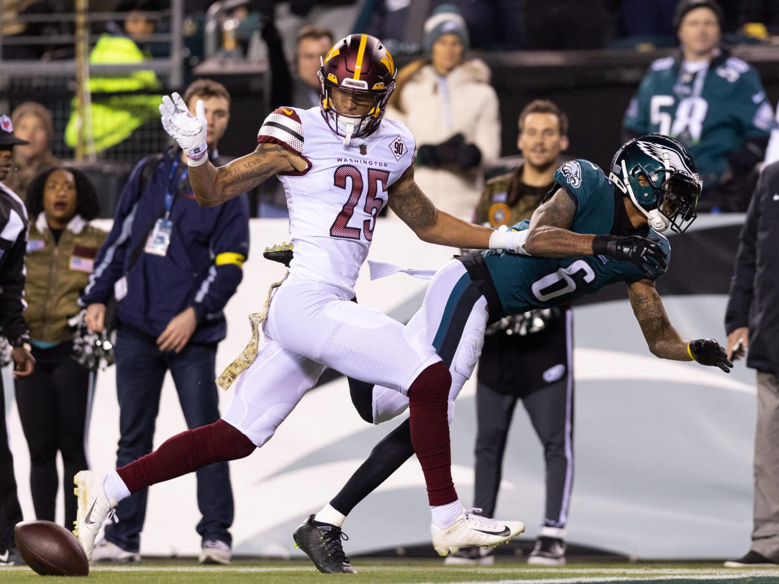 November 20, 2022: Washington Commanders cornerback Benjamin St-Juste (25)  during a game between