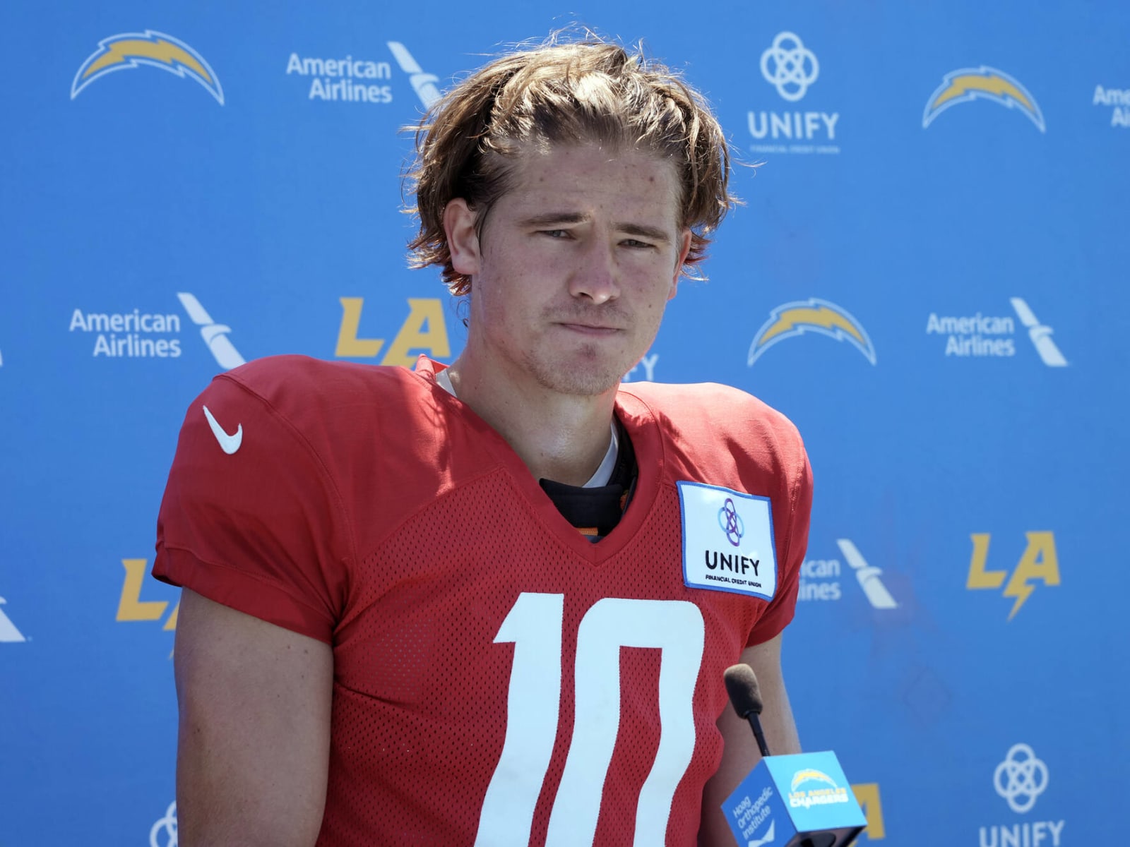 Chargers star QB Justin Herbert is tough, steady and ready for his playoff  debut - The Athletic