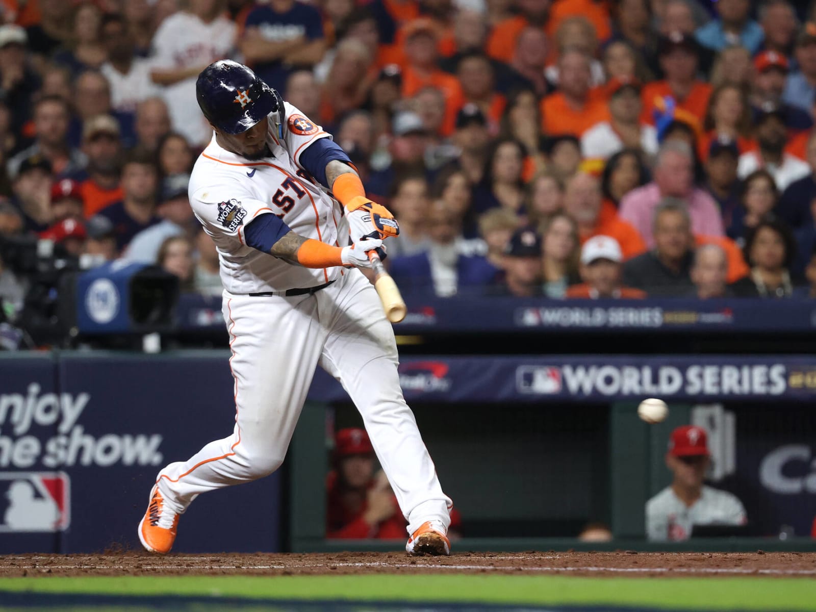 Astros' Maldonado allegedly used illegal bat in Game 1 of World