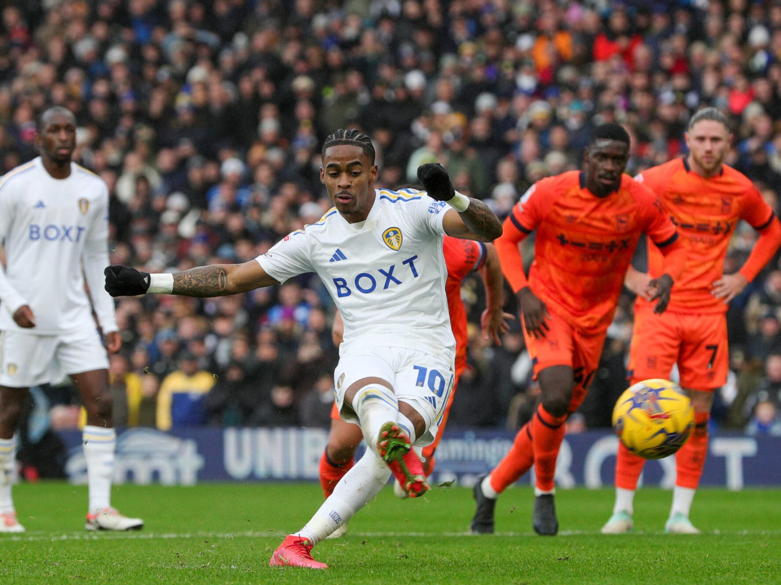 Aston Villa enquire about signing best Leeds United player