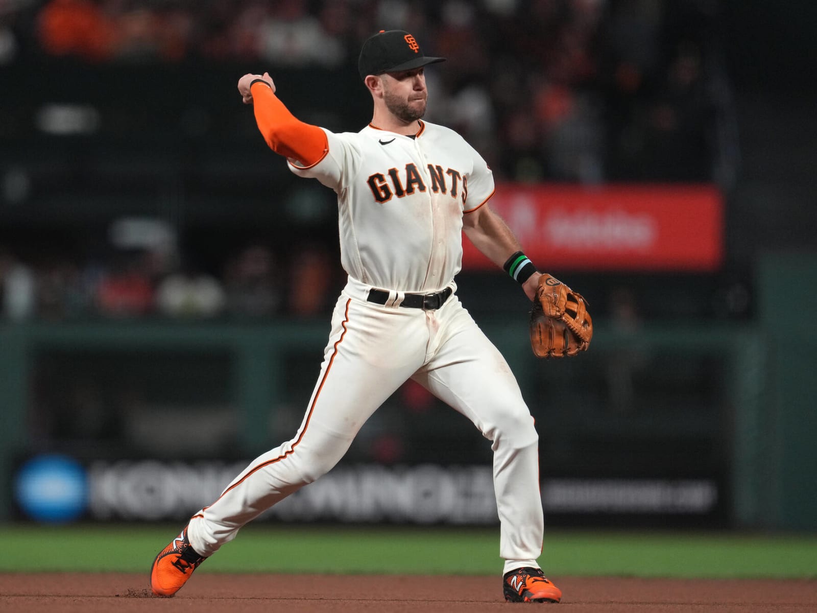 Giants' Evan Longoria debuts at third, homers in win