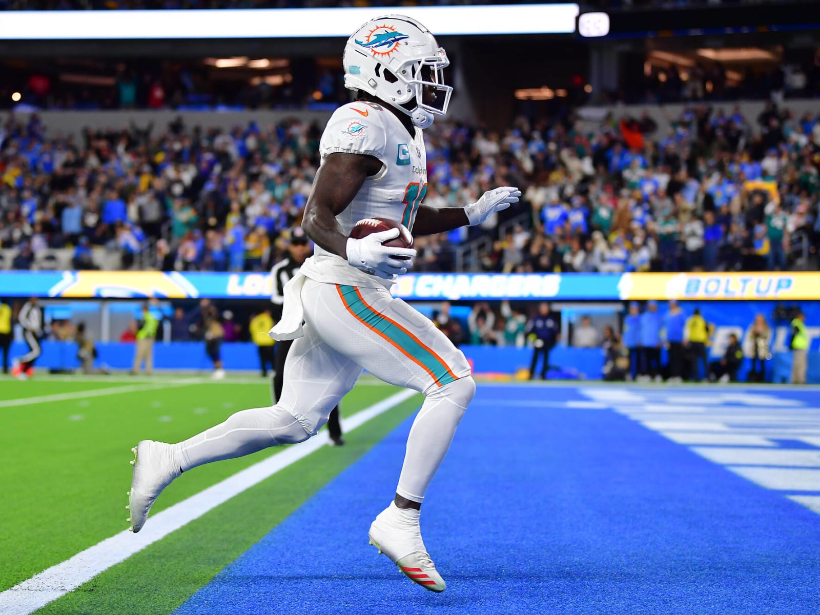 Dolphins WR Tyreek Hill won't face discipline from NFL for marina