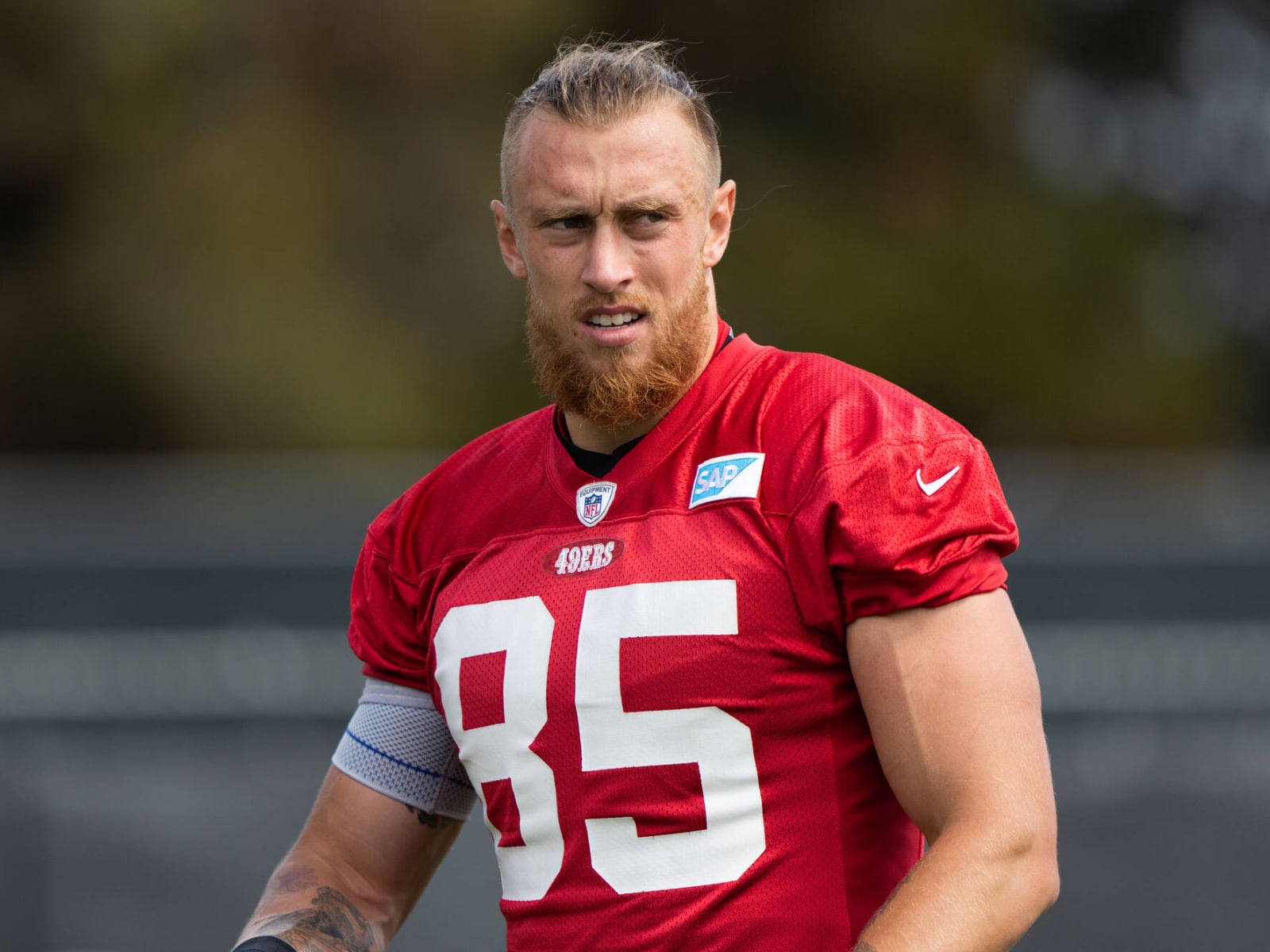 49ers TE George Kittle wore an epic T-shirt to the podium in his postgame  presser