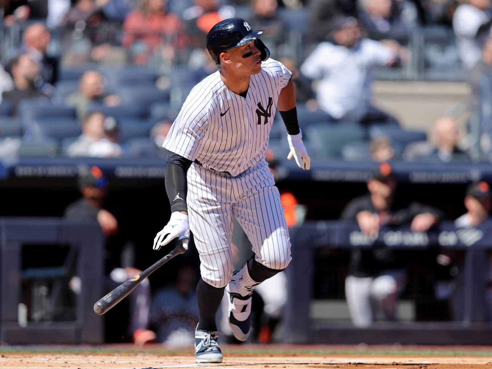 Yankees re-sign slugger Aaron Judge for $360M 