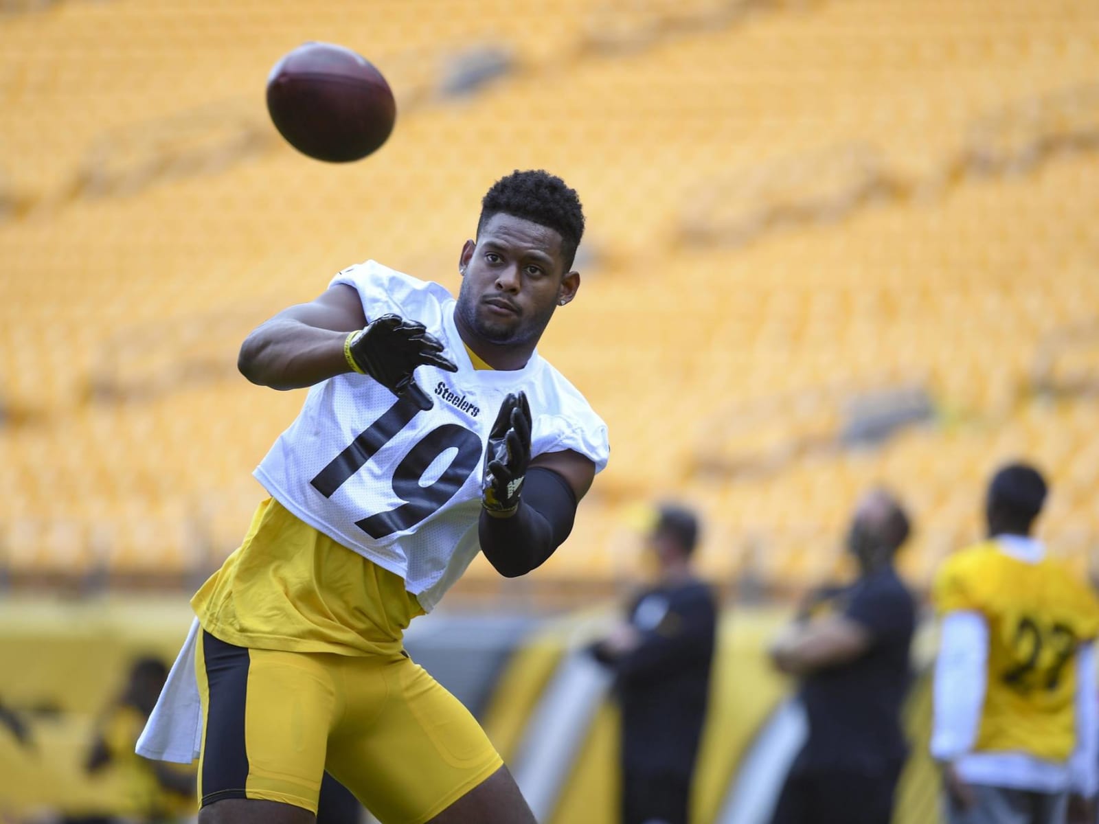 Steelers great Rod Woodson thinks JuJu Smith-Schuster should be traded