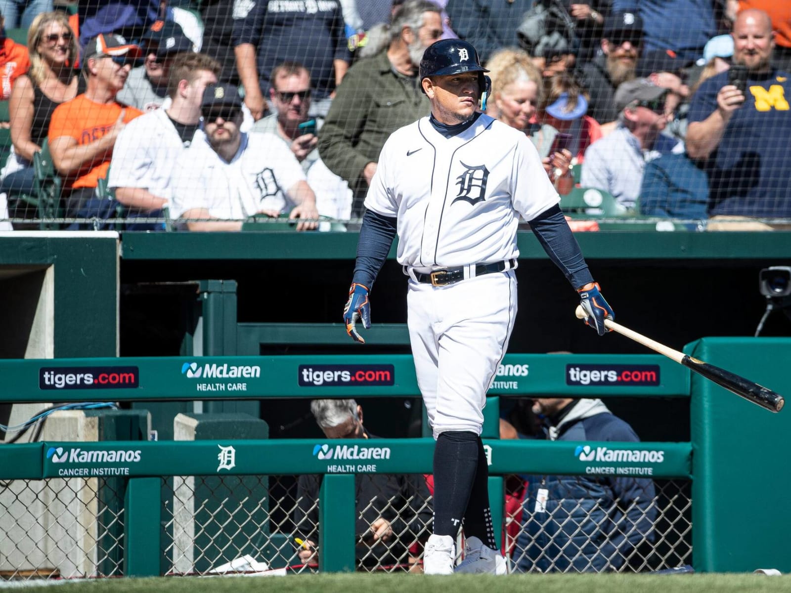 Yankees intentionally walk Miguel Cabrera with 2,999 career hits