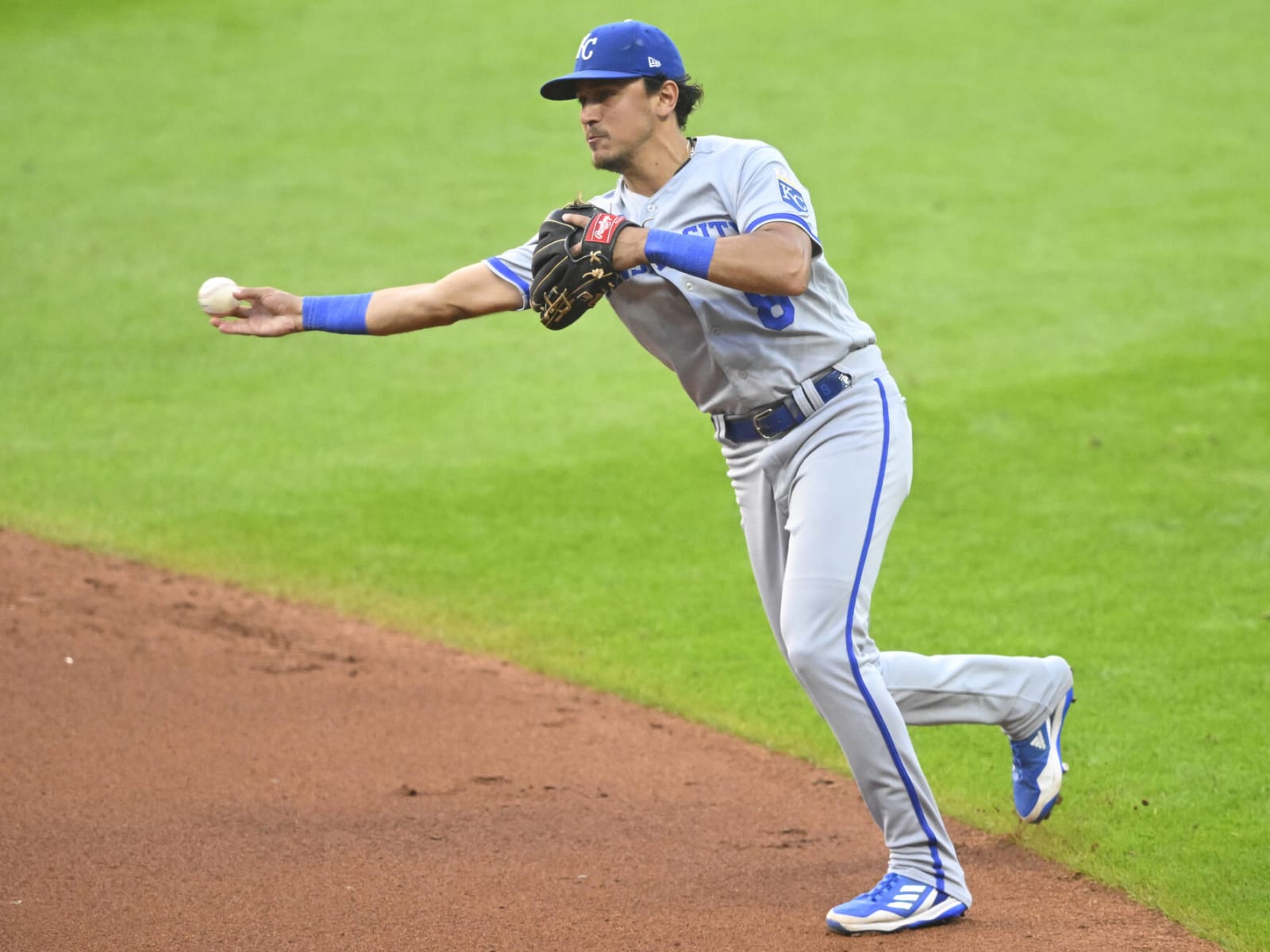 Royals trade Lopez to Braves for Hearn