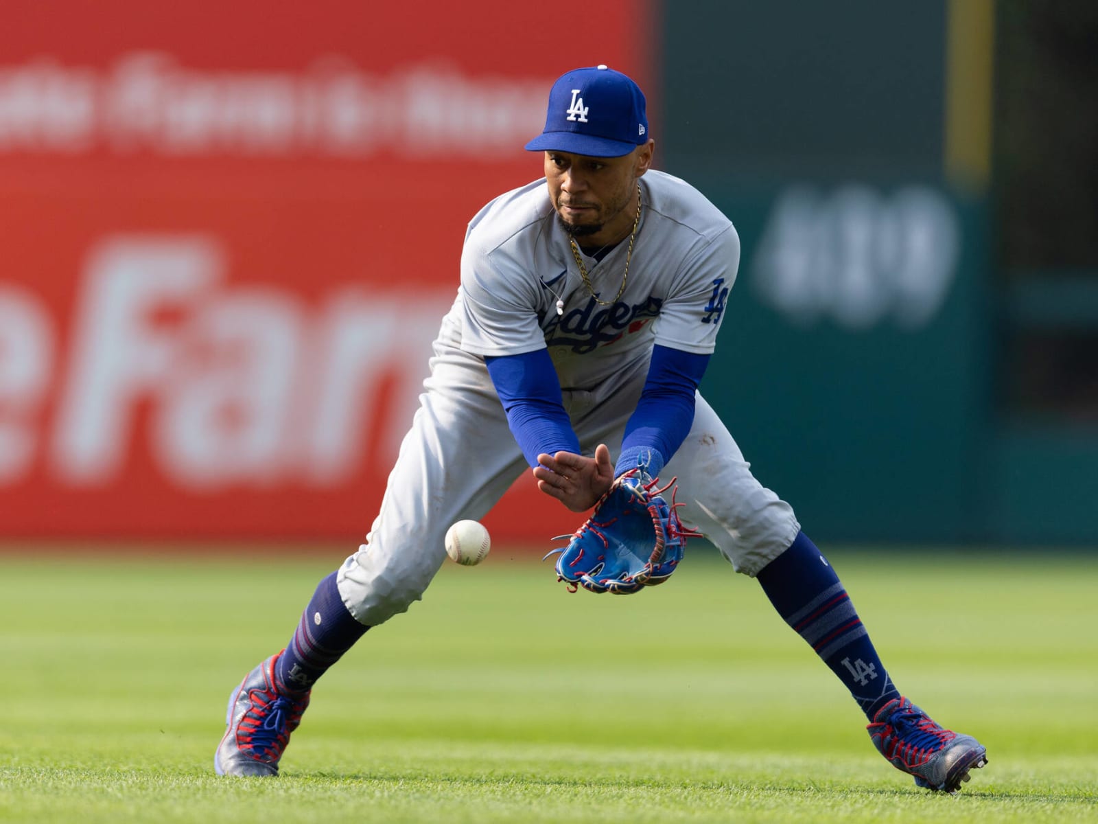 Dodgers Video: Mookie Betts & Bryce Harper Exchanged Autographed Jerseys