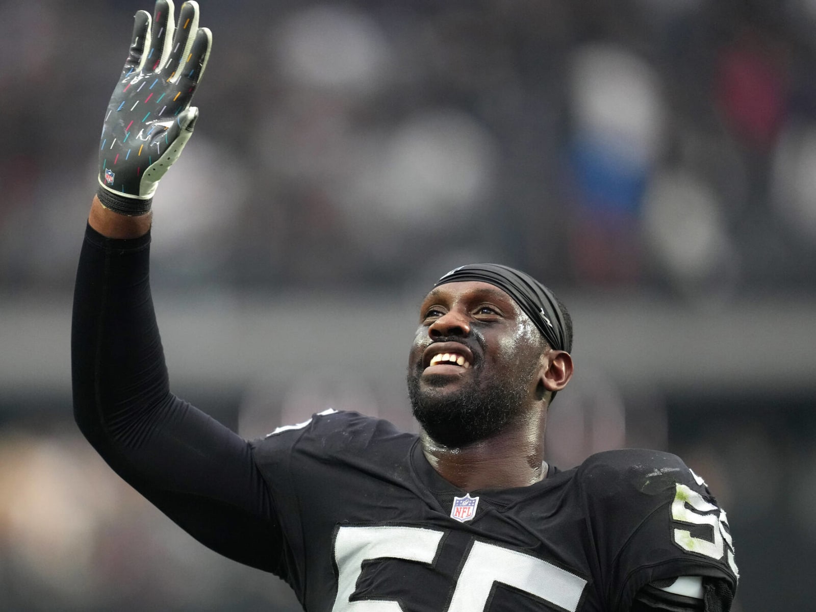 Raiders beat Patriots on miraculous play by Chandler Jones