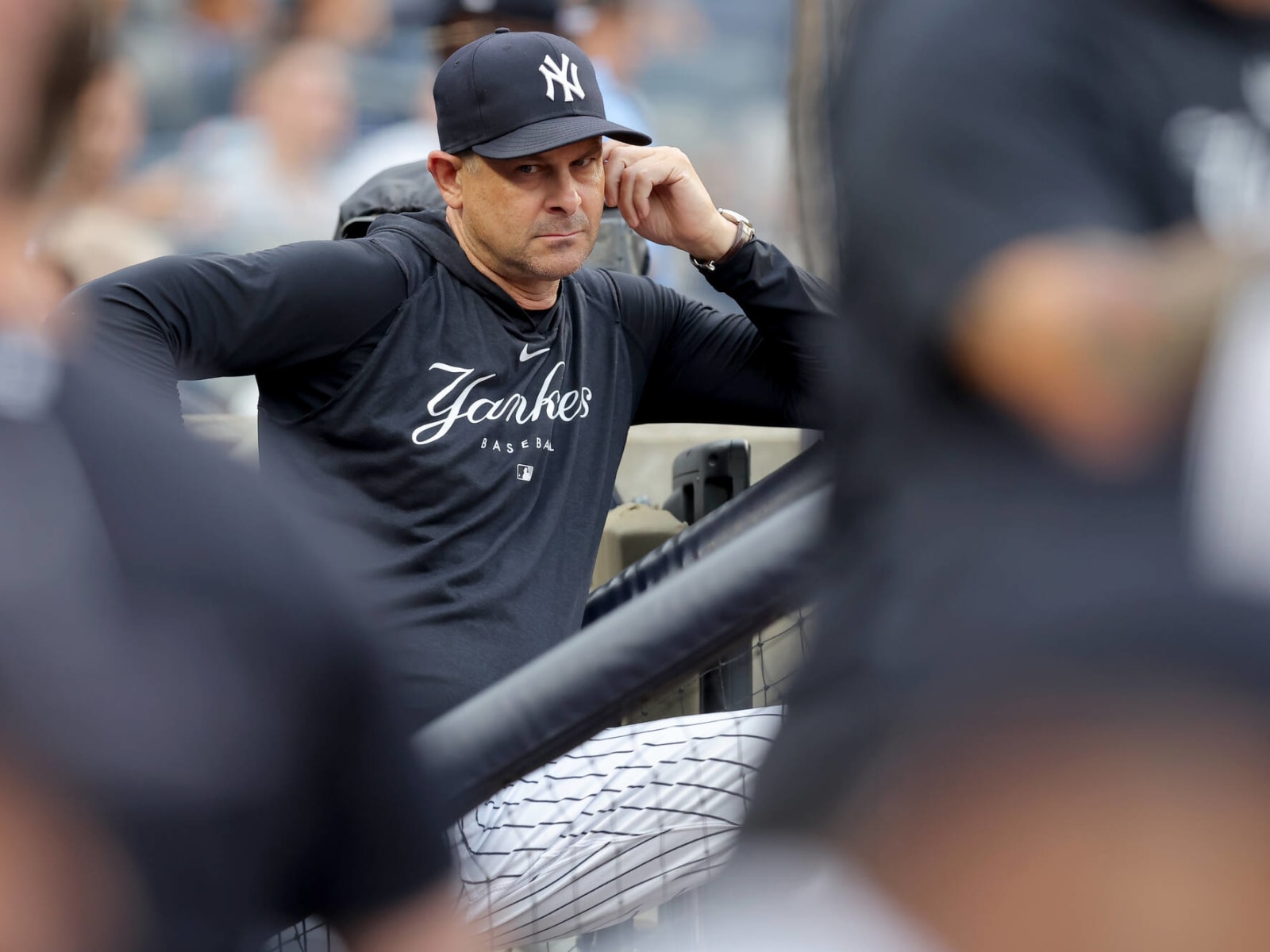 Aaron Boone gets tossed in Yankees' loss to White Sox