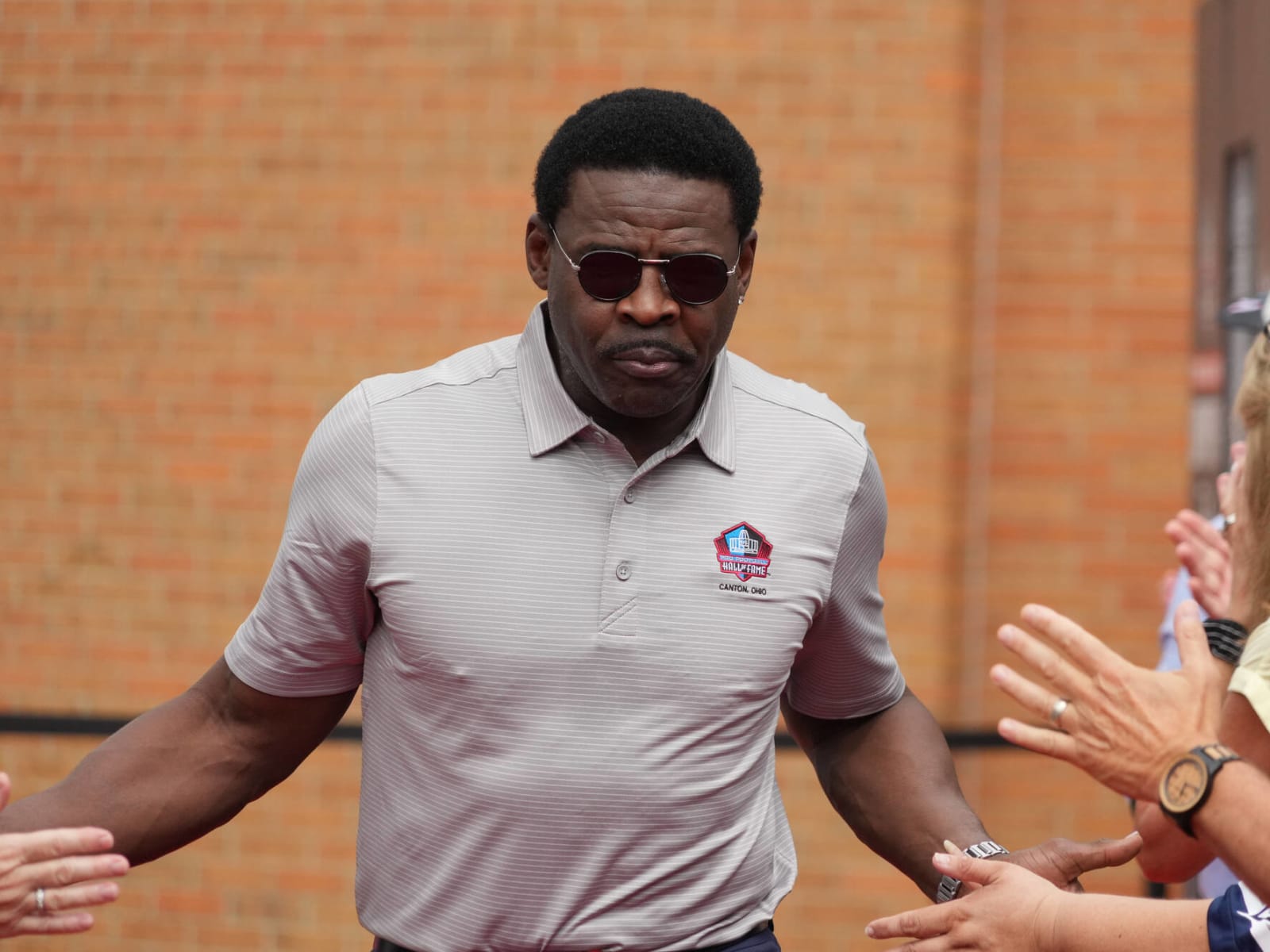 VIDEO: Michael Irvin Sounds Like a Maniac Randomly Yelling About