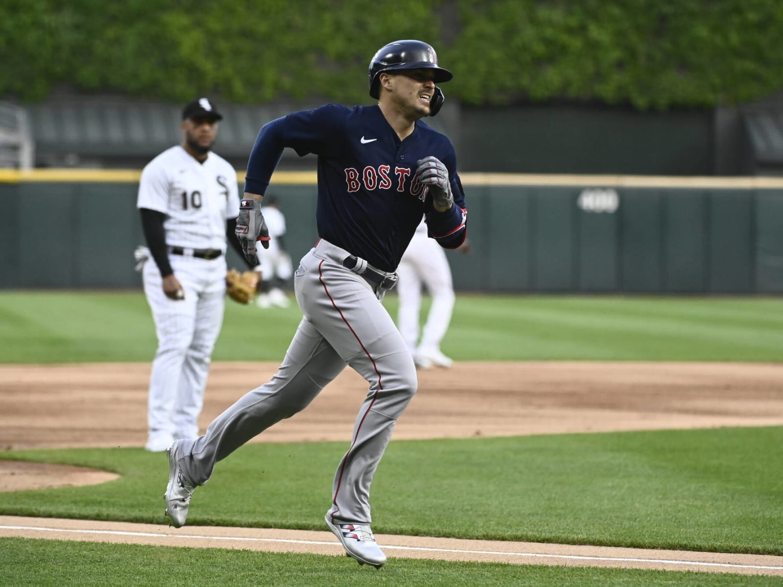 Red Sox, Enrique Hernandez agree to one-year extension 