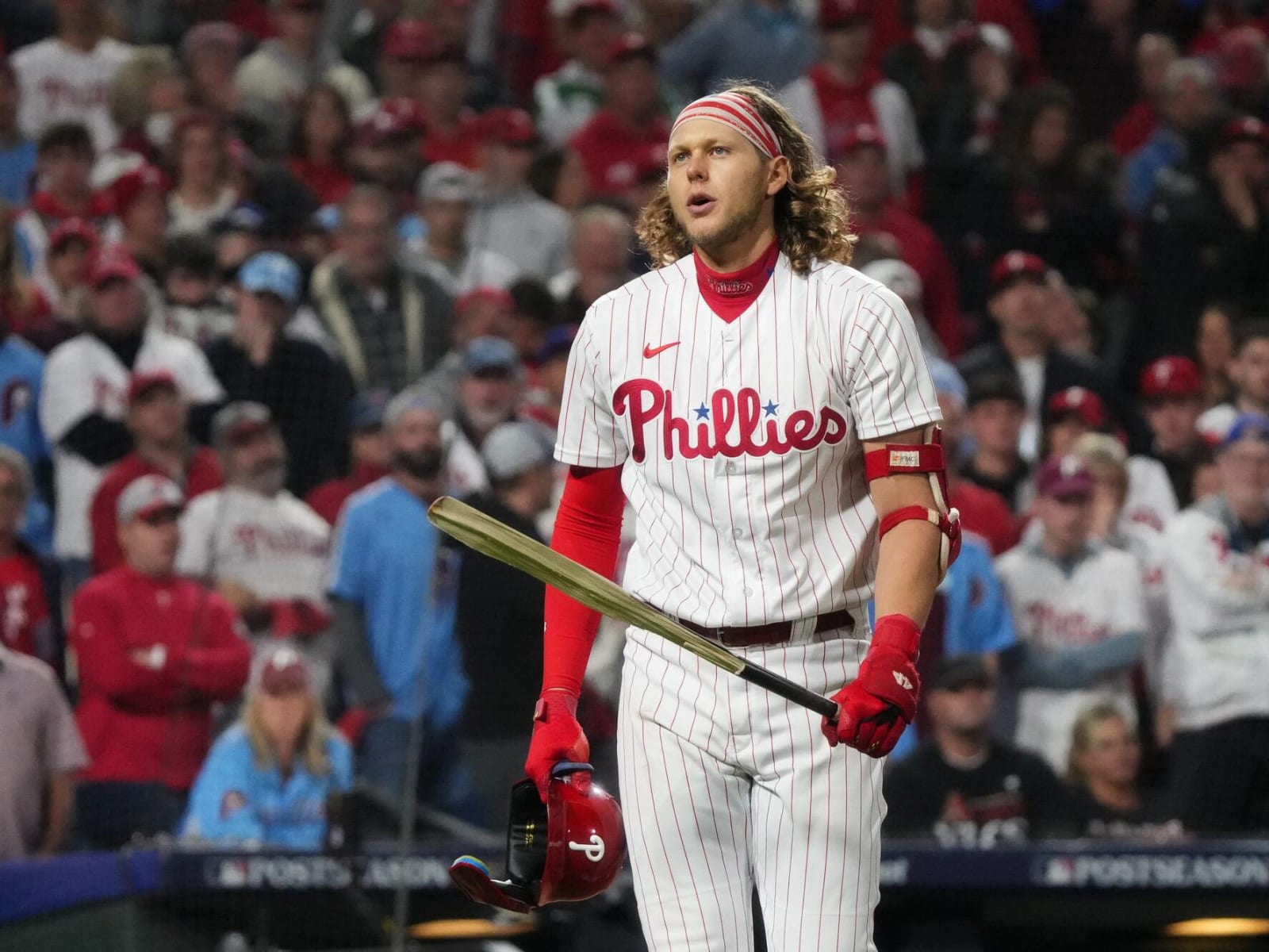 This Phillies fan proves you can catch a home run without dropping