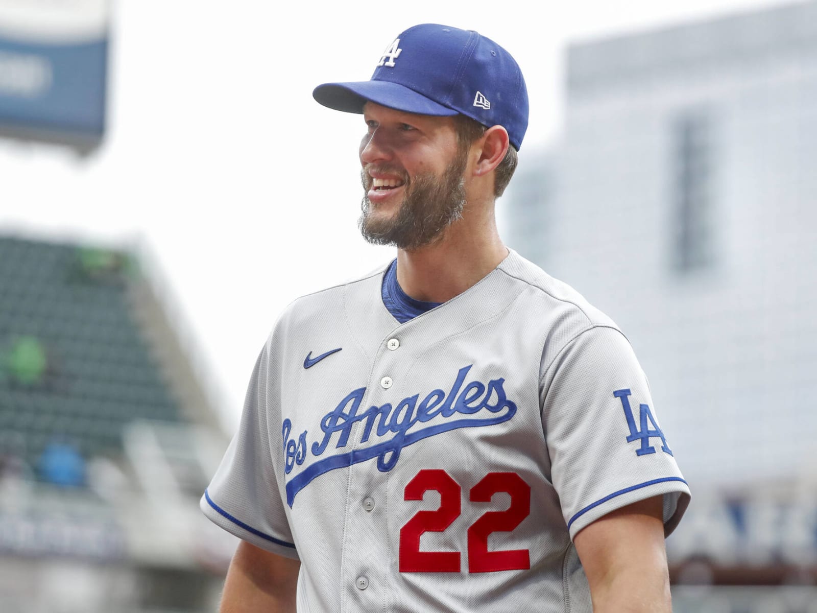 🤣 Dodgers Teammates imitate Clayton Kershaw's iconic pitching