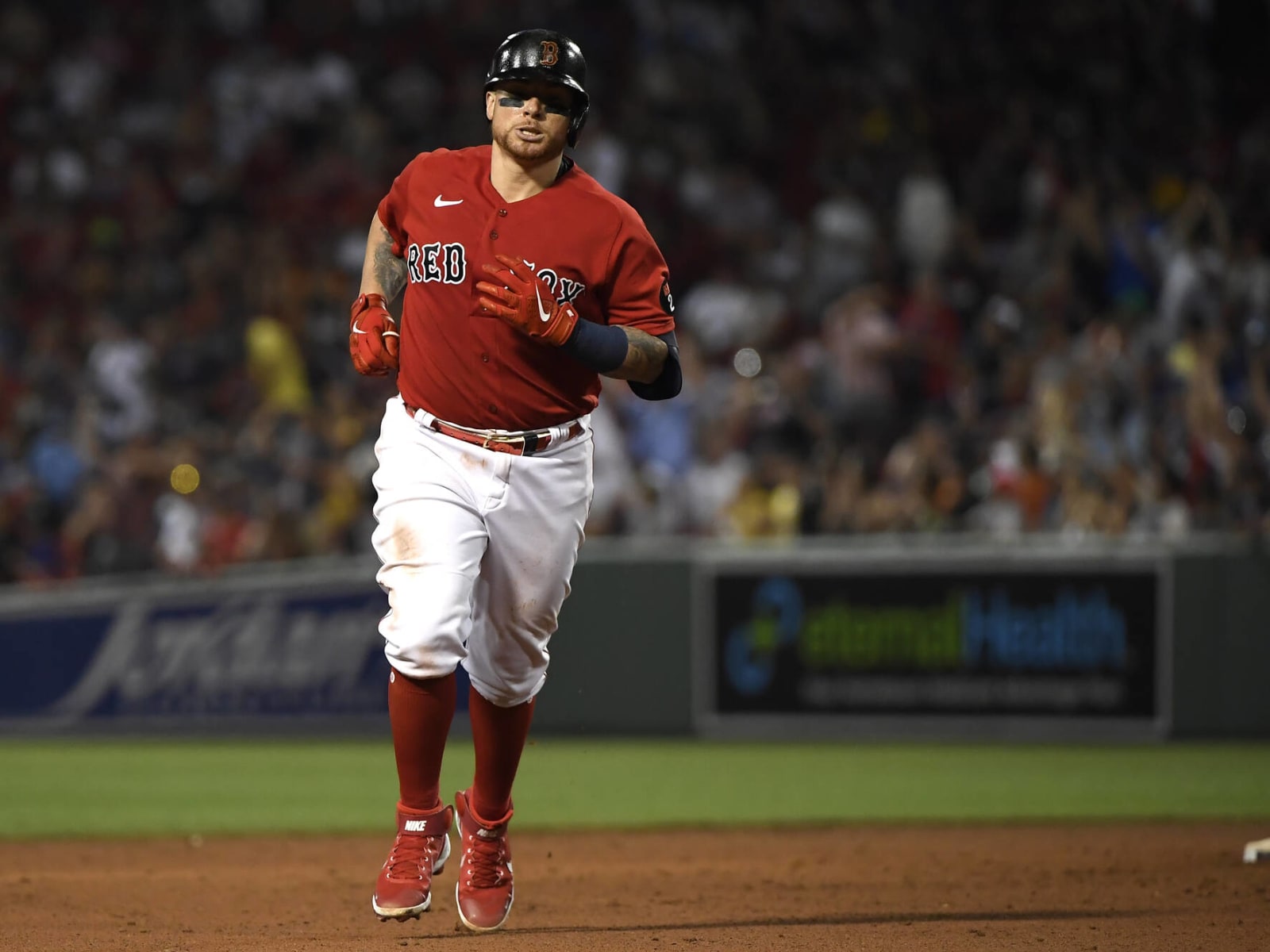 Red Sox trade catcher Christian Vazquez to Astros for two prospects