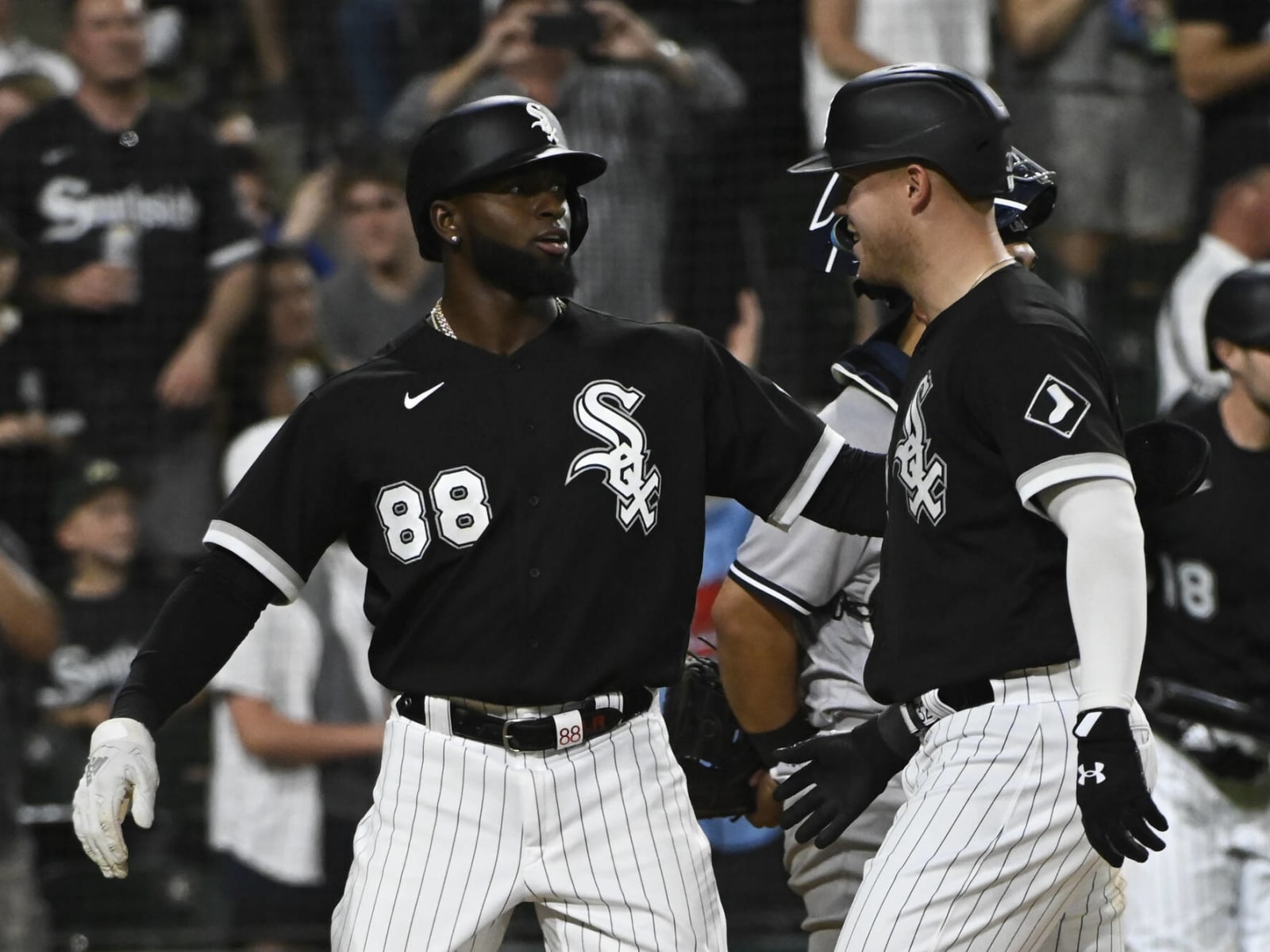 White Sox place Luis Robert on COVID-19 IL