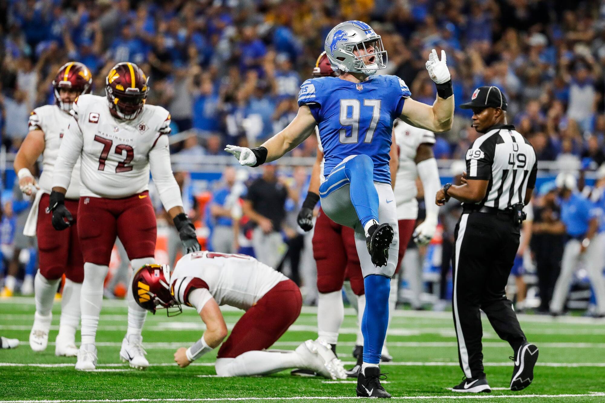 Hutchinson, blitzes bury Commanders