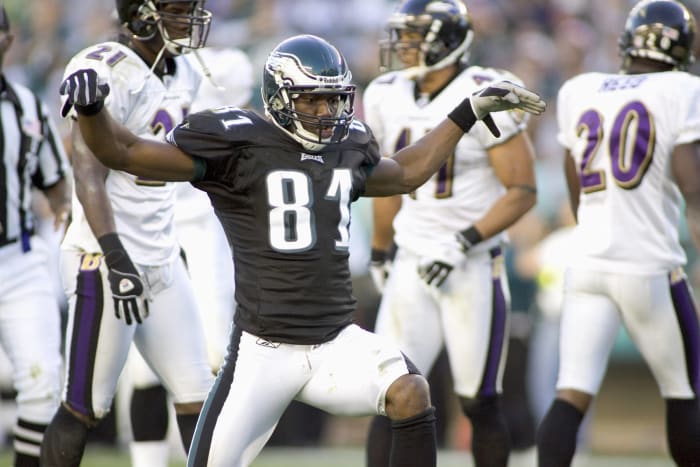 Three-team trade gives Eagles Terrell Owens